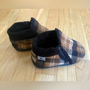 Toddler’s slippers size 8.5
